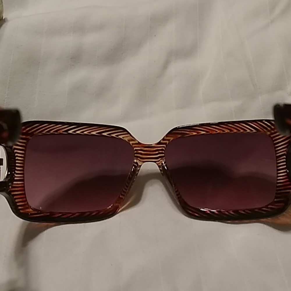 Sunglasses - Picture 2 of 7
